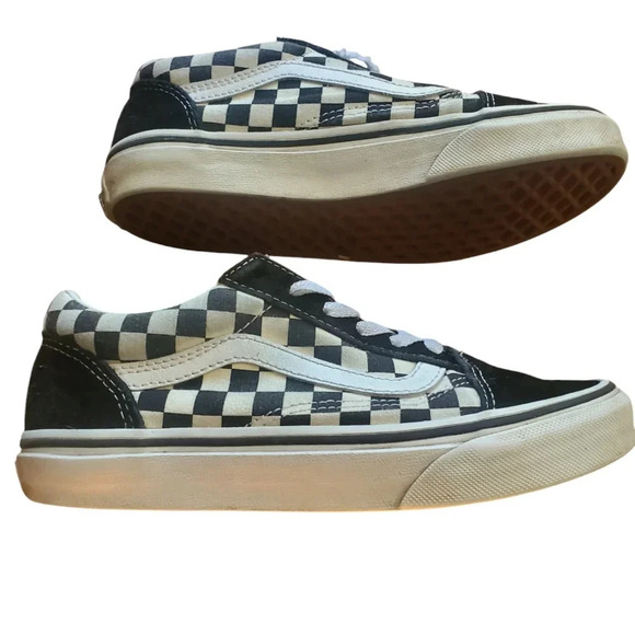 VANS OLD SKOOL CHECKERED BLACK AND WHITE LACE UP SNEAKERS YOUTH SIZE 2.5 - Picture 1 of 5